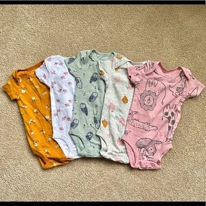 Carter’s Simple Joys Set of 5 Onesie Bodysuits 0-3 month
